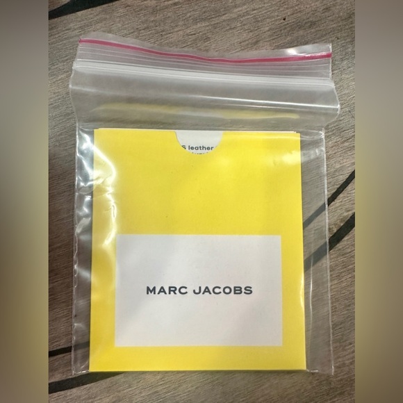 👜🔴MARC JACOBS THE LEATHER MICRO BUCKET - NWT🔴👜 - Picture 7 of 16